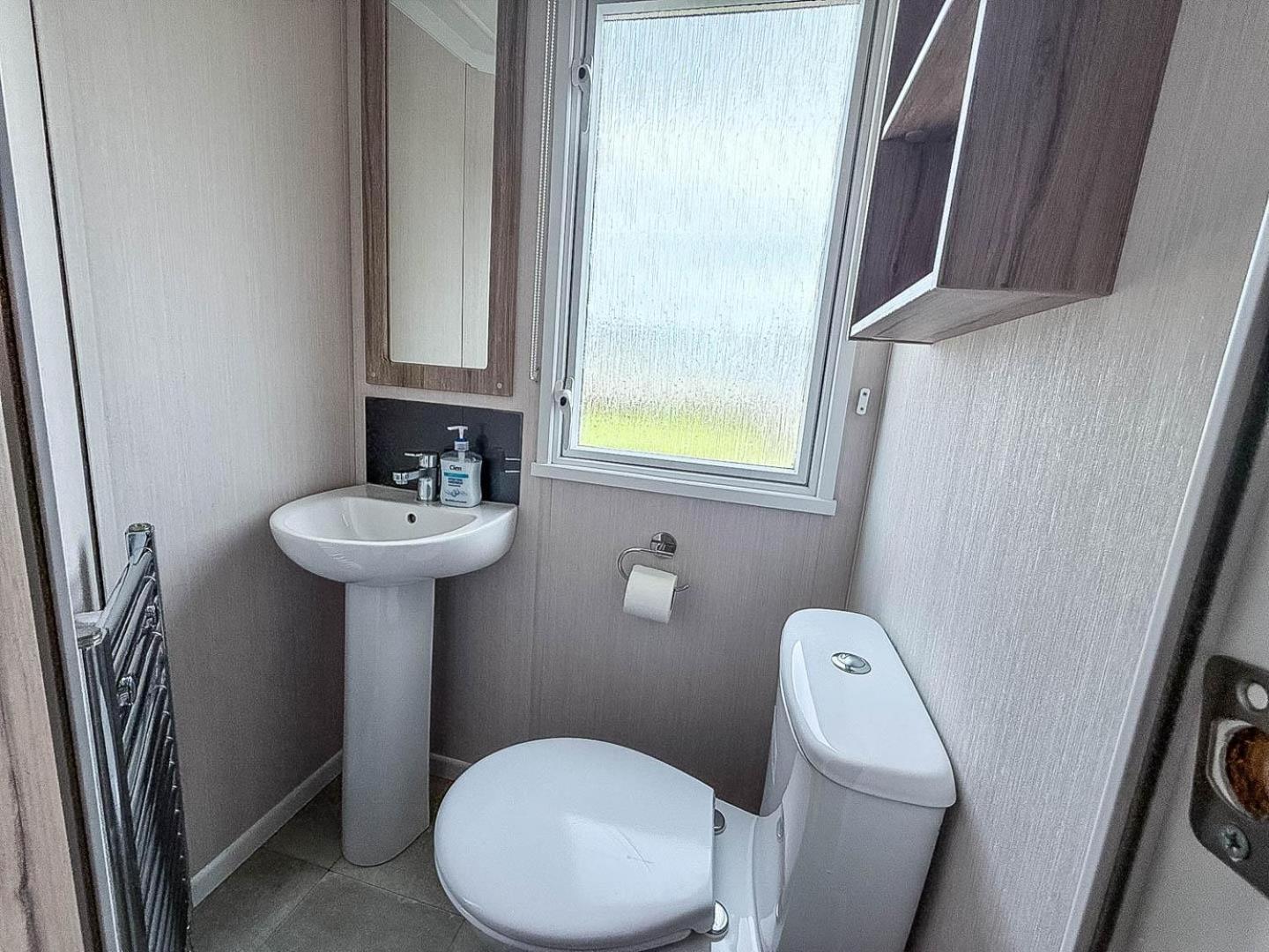 6 Berth Caravan With Decking At Sunnydale Holiday Park Ref 35243Kg Louth  Kültér fotó