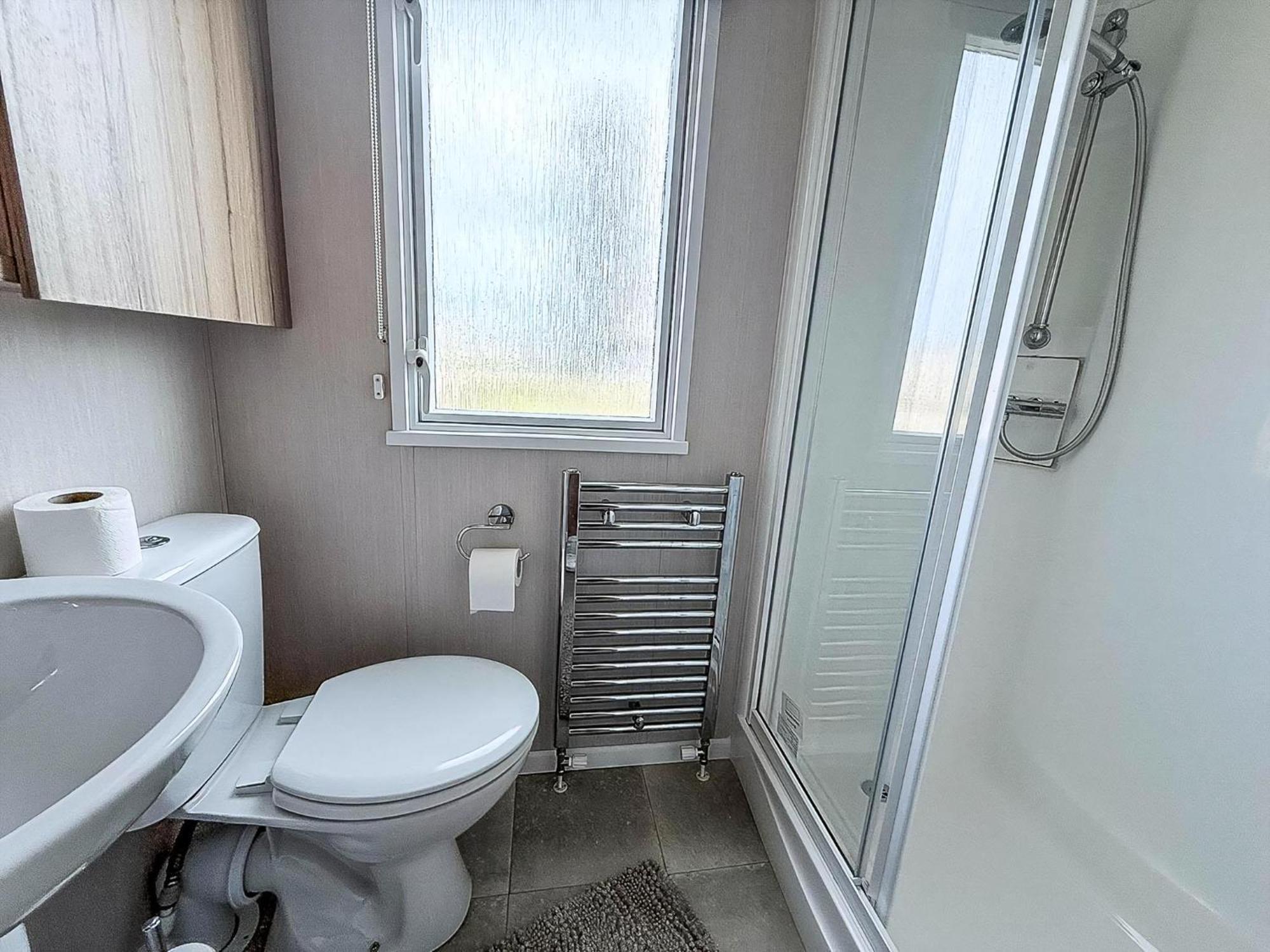 6 Berth Caravan With Decking At Sunnydale Holiday Park Ref 35243Kg Louth  Kültér fotó